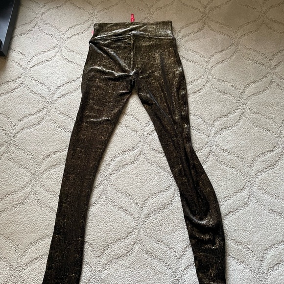 Spanx black and gold velvet shiny leggings NWT size s holidays Christmas nye - Picture 9 of 12